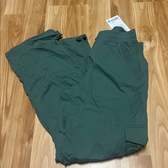 Lululemon Dance Studio Relaxed-Fit Mid-Rise Cargo Pant - Picture 1 of 8